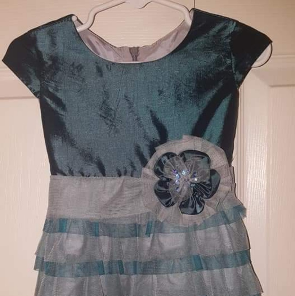 Isabella and Chloe Agua Satin and gray ruffel dres